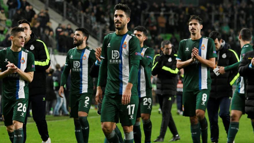 Los futbolistas del Espanyol festejan el empate.