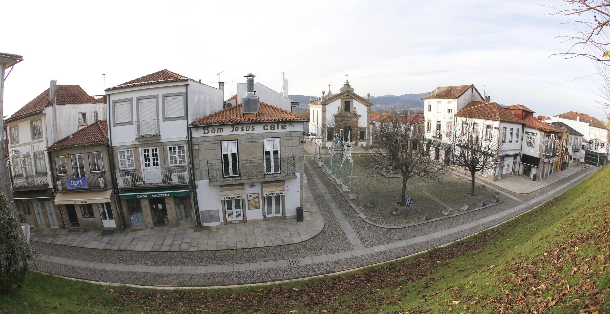 La zona vieja de Valença do Minho desierta.