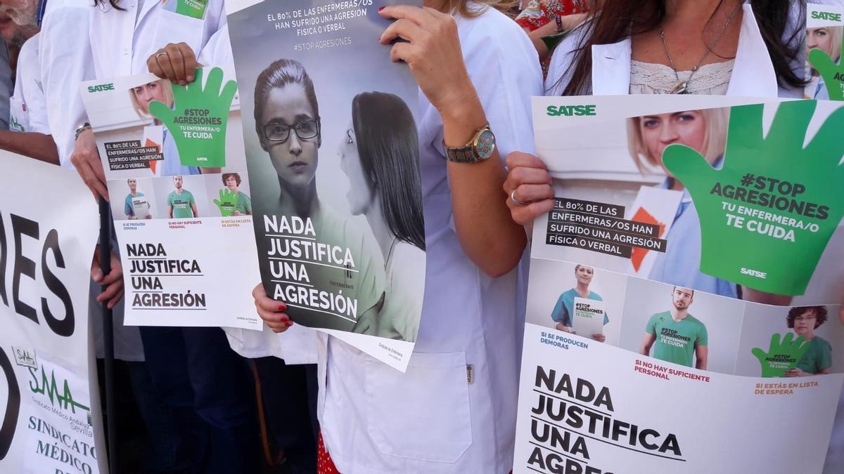 Concentración contra las agresiones a sanitarios.