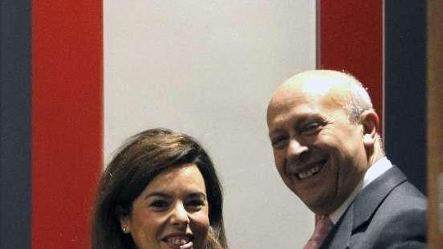Santamaría y Wert, ayer, tras el Consejo de Ministros. // Efe
