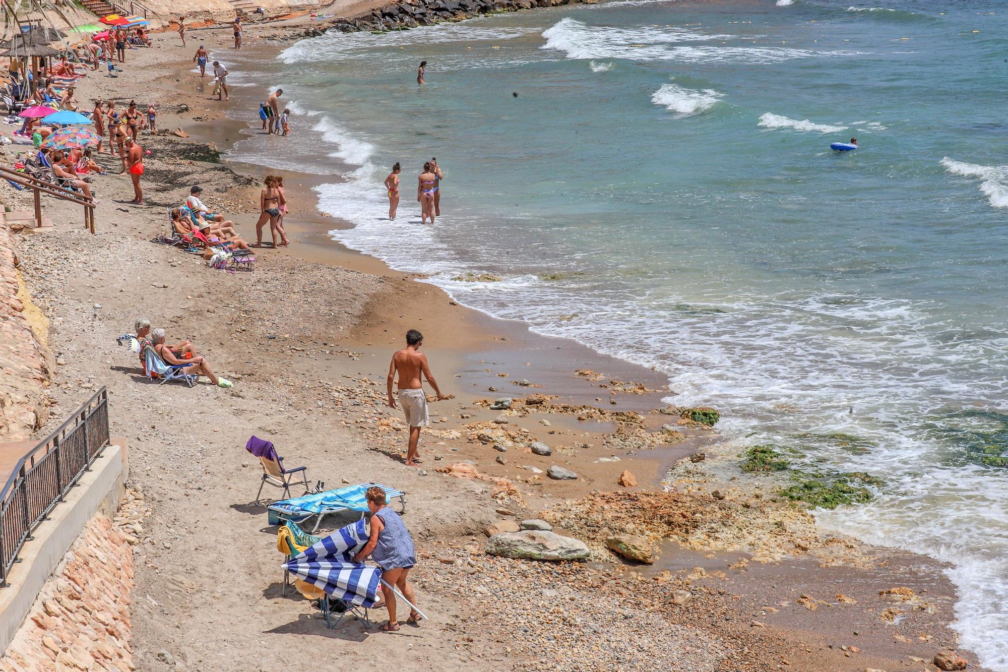 Así están las playas y las calles de Orihuela Costa a un mes del verano