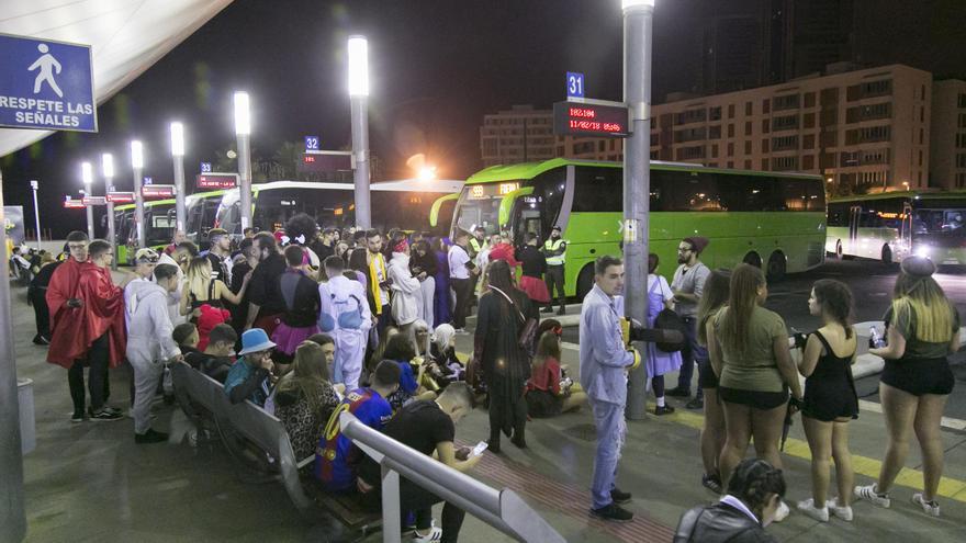 Al Carnaval de Santa Cruz de Tenerife, mejor en guagua: Titsa ofrece 272.000 plazas extras para los bailes