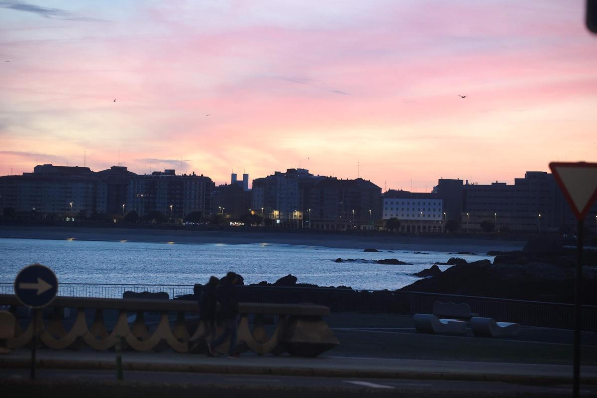 Año nuevo en A Coruña: 2026 comienza con colas para los buses y taxis tras las fiestas de Nochevieja