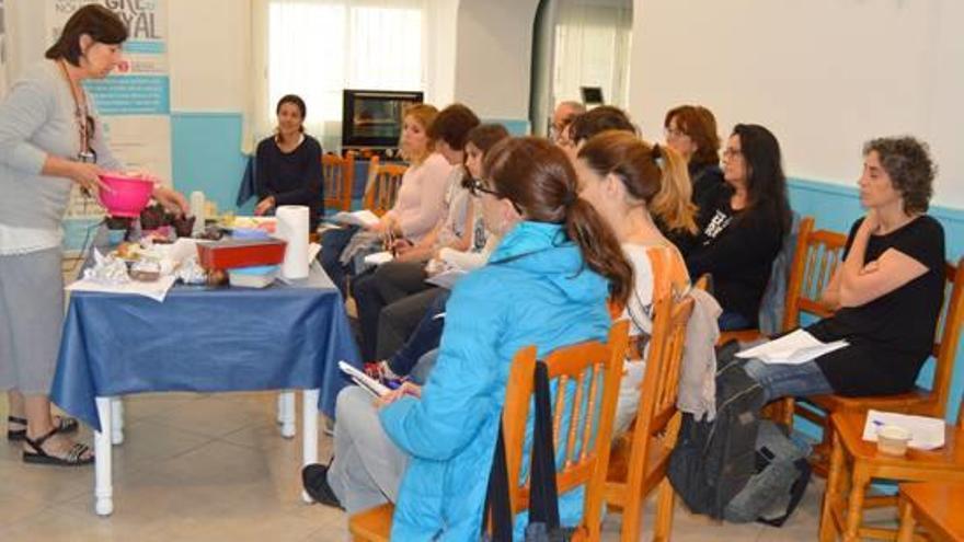 Un taller de cuina apta per a celíacs a Blanes.