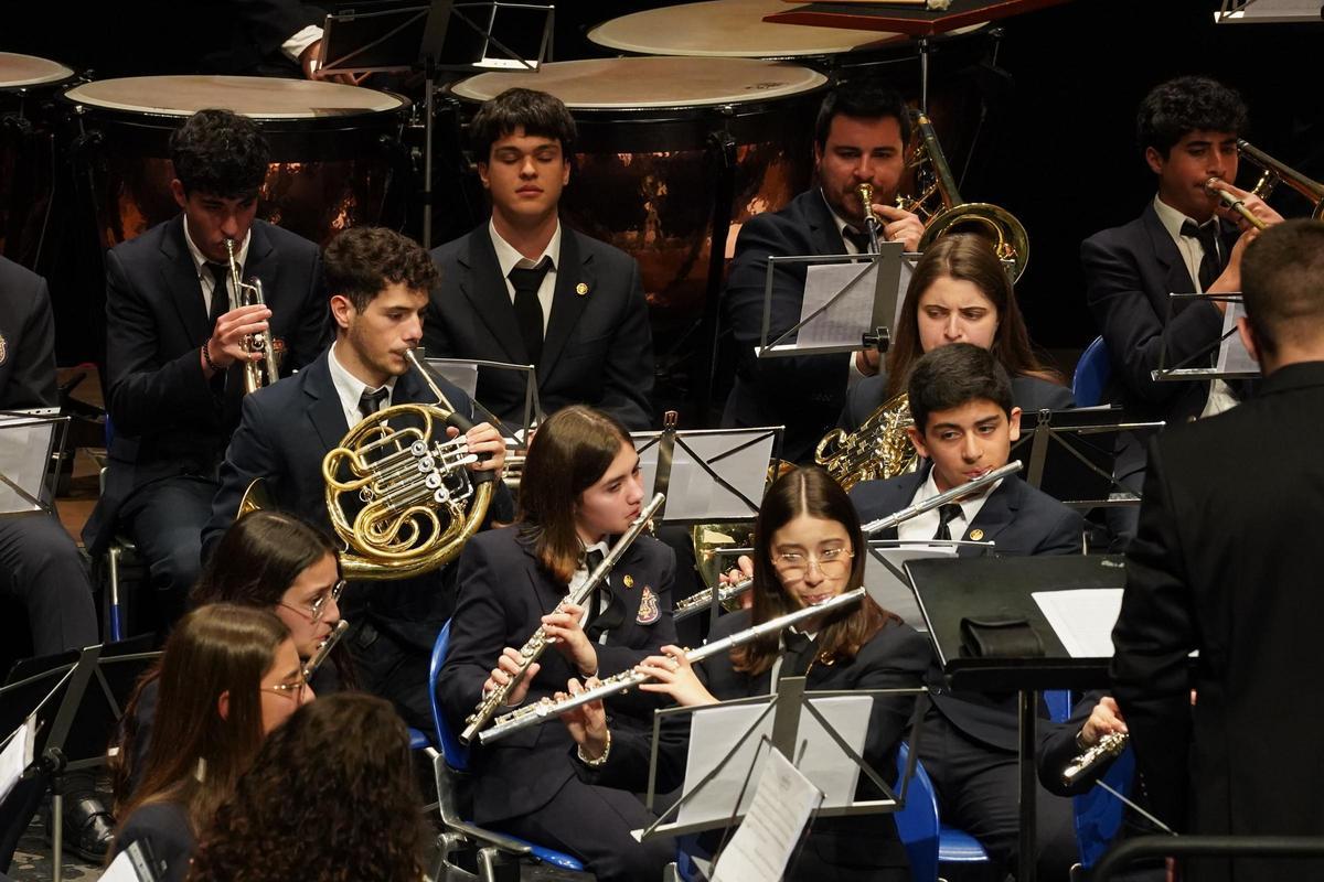 Músicos interpretan una de las piezas.