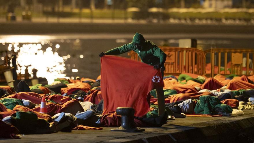 El colapso de Tenerife deja a 200 migrantes durmiendo al raso en Los Cristianos