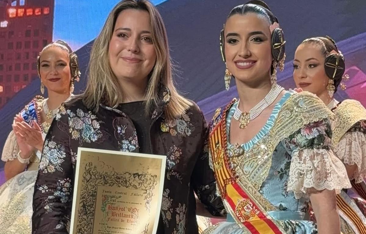 Paula Bielsa recibe el "brillants" de su padre, José Miguel Bielsa