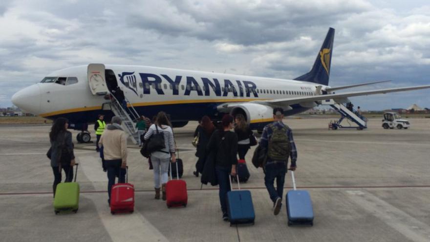 Ryanair vende billetes a cinco euros hasta esta tarde