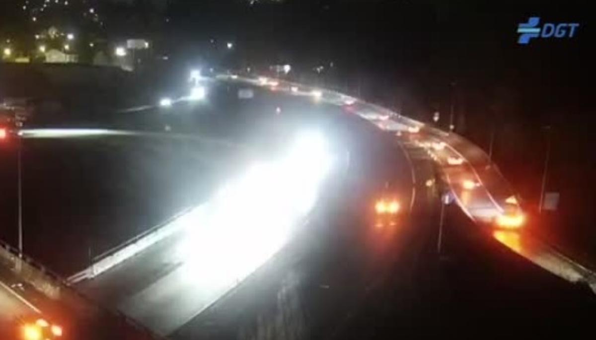 El accidente está provocando retenciones en la A-55.