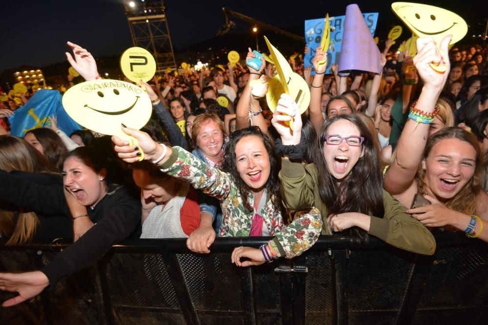 La Orquesta Panorama cita en Sanxenxo a miles de personas en una gala solidaria que contó con artistas como Gemeliers, Edurne, Luis Fonsi, Diego Martín y Guillermo Castro