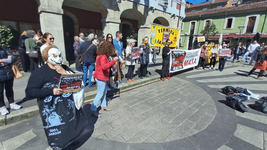 Rechazo ciudadano a la quema de residuos en La Pereda | EPE