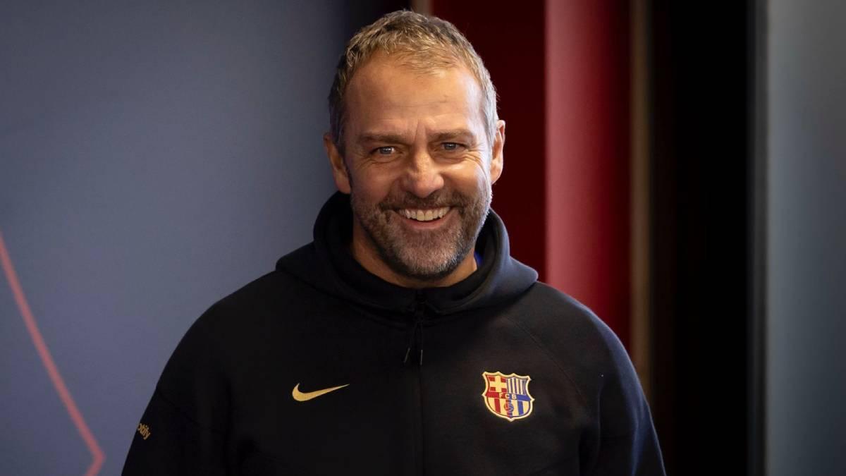 Flick sonríe durante la rueda de prensa en la Joan Gamper