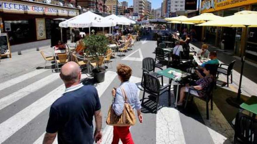 La peatonalización de tramos de este vial ha causado enfrentamientos entre Ayuntamiento y comerciantes en los últimos años.