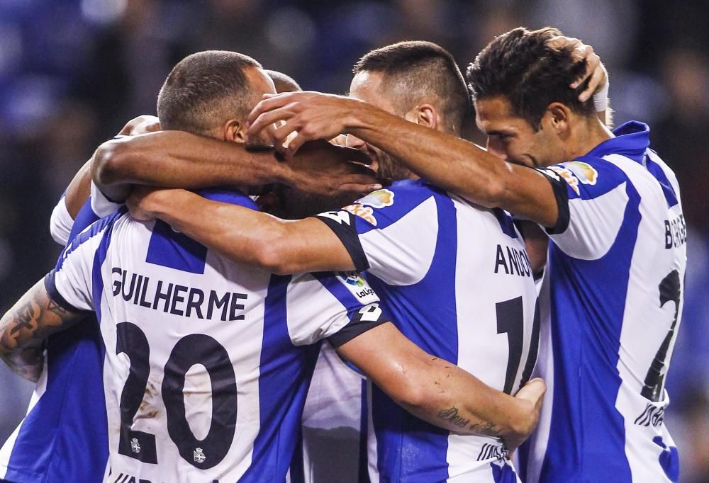 El Deportivo firma una gran victoria en Riazor y sale de puestos de descenso.