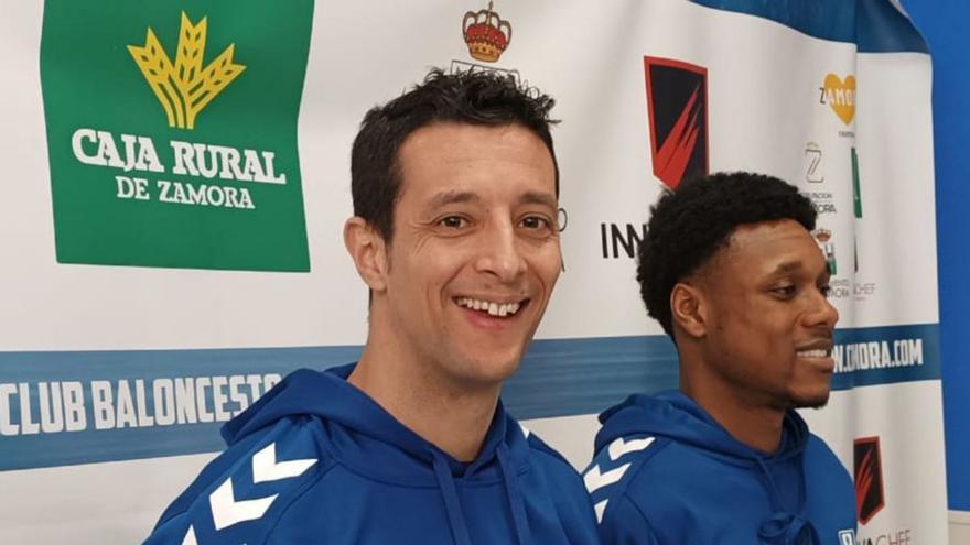 Saulo Hernández y Jahvaughn Powell, ayer en rueda de prensa. | C. T.