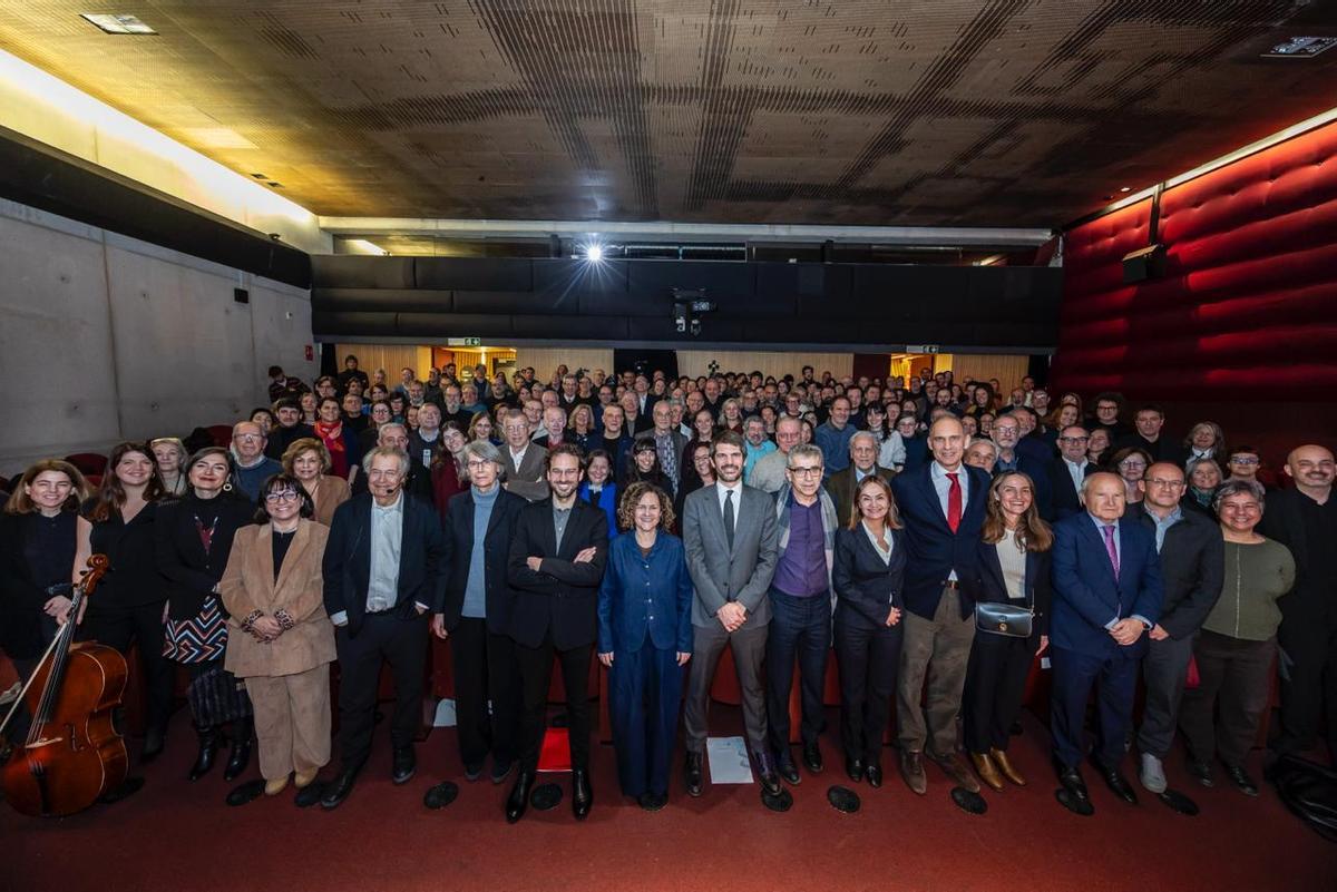 La presentació d’Acció Portabella a Barcelona va ser presidida pel ministre de Cultura i va congregar a la família i a un gran nombre de representants d'institucions.