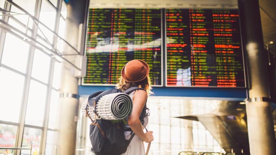 El truco de la mochila en el avión: apréndetelo para tu próximo vuelo