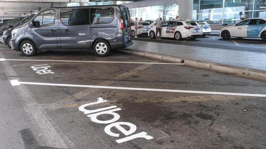 Espacio reservado para Uber en el aeropuerto de Alicante-Elche, en una imagen reciente.