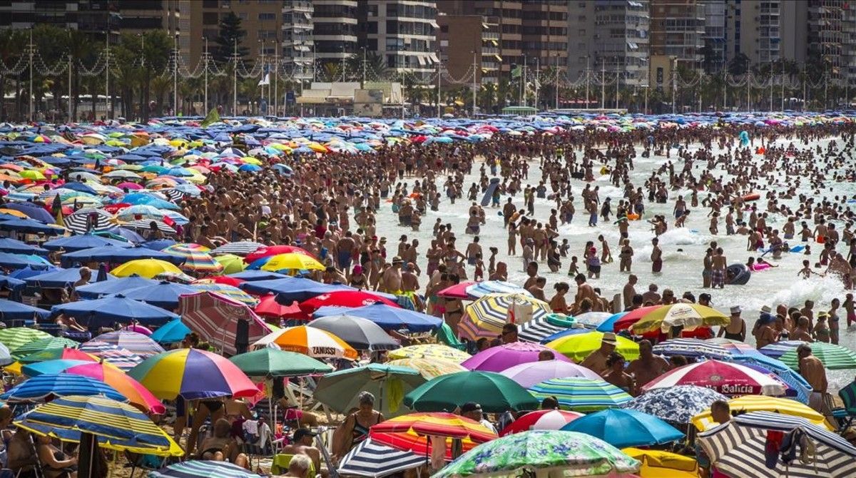 Una británica explota porque en Benidorm hay españoles turistas