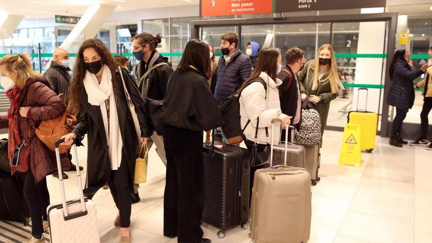 El AVE adelanta por primera vez al avión en las conexiones entre Galicia y Madrid