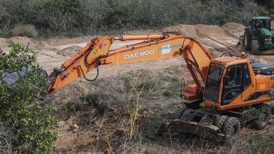 Obras de construcción de dos rotondas en San Miguel de Salinas (Noviembre de 2018)