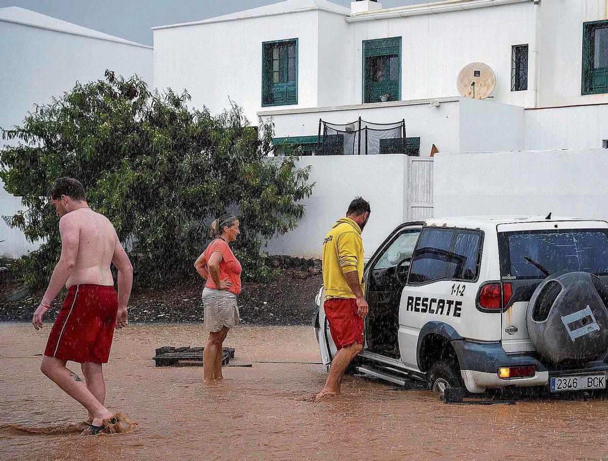 Vecinos atrapados durante las lluvias.