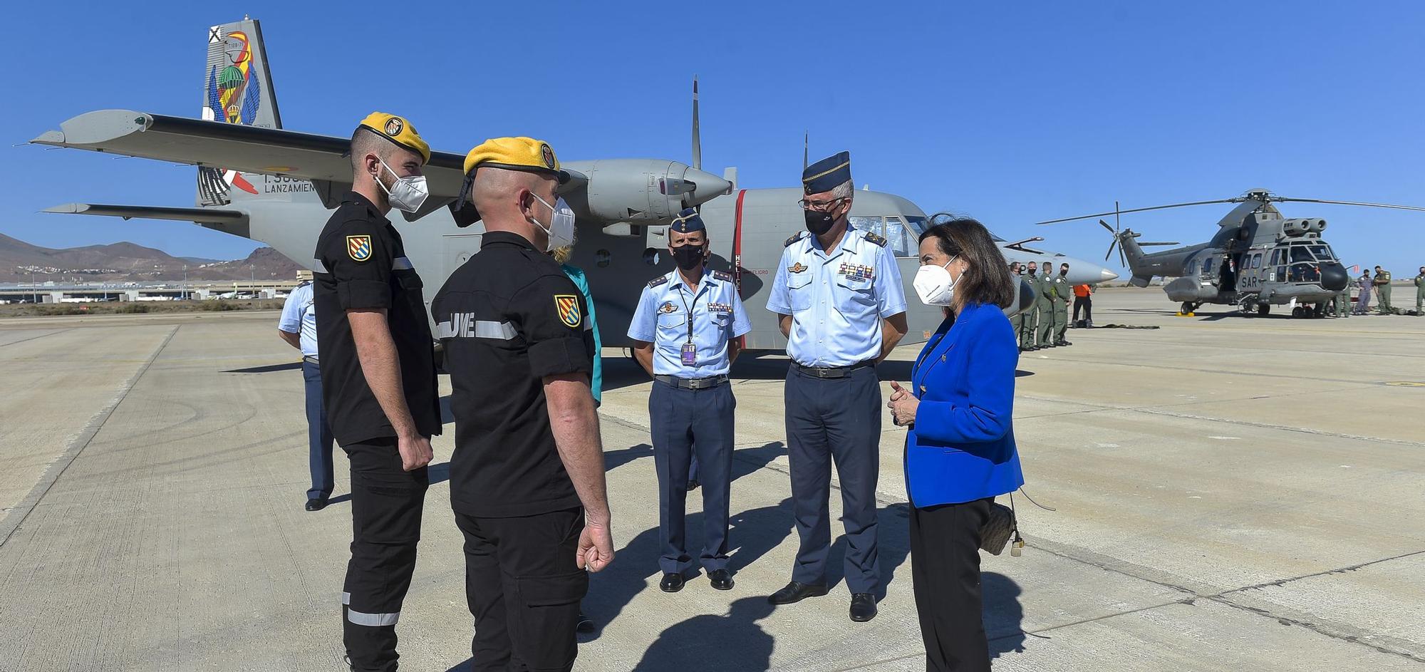 Visita de la ministra Margarita Robles al aeropuerto de Gando.