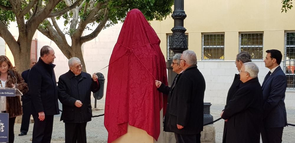 Homenajean en Orihuela al obispo Victorio Oliver c