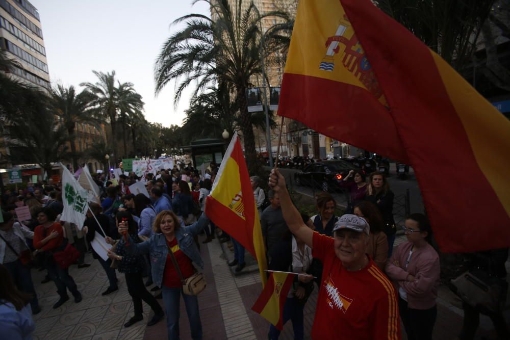 Protesta contra el plurilingüismo en Alicante