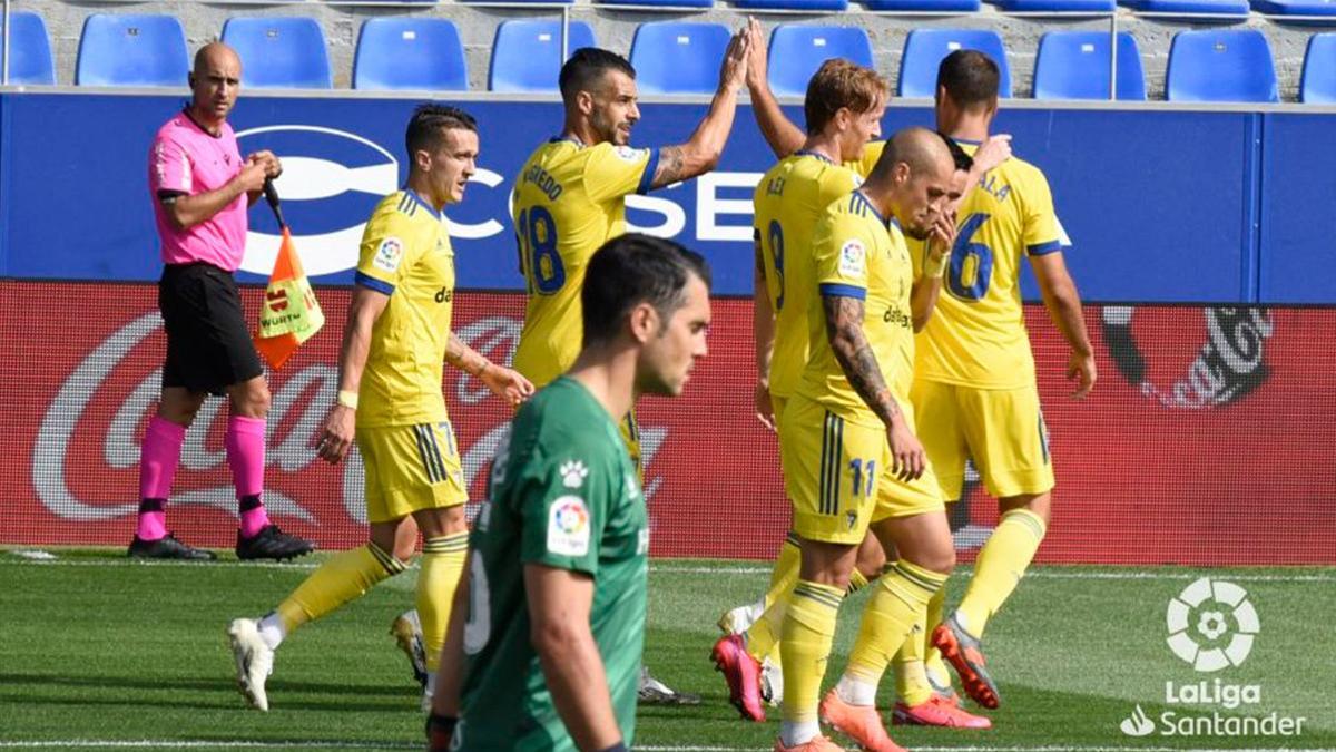 Resumen y goles del Huesca - Cádiz (0-2) partido de la jornada 2.
