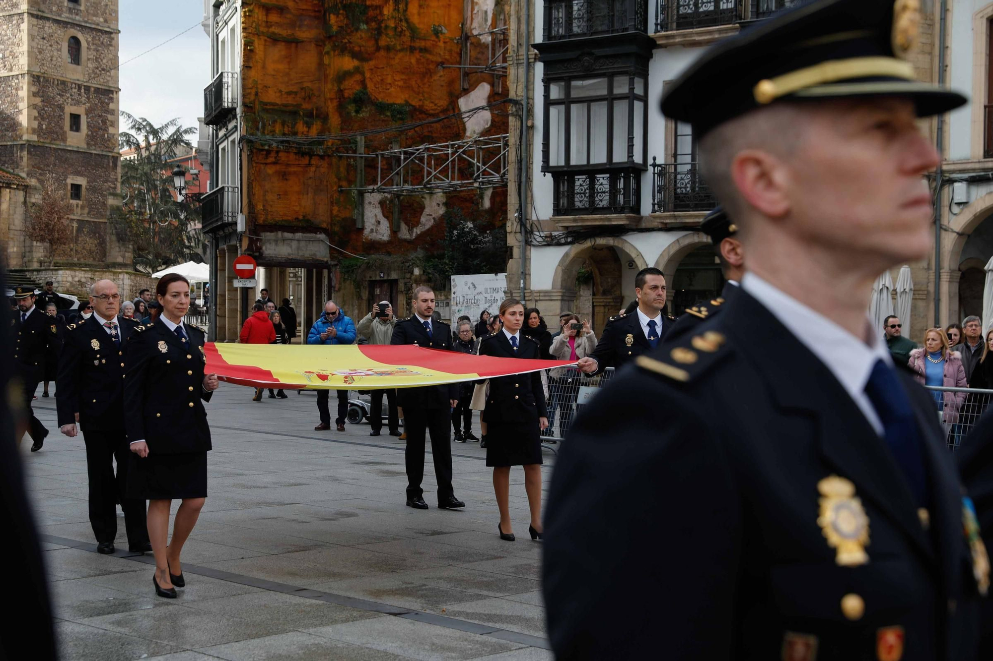 EN IMÁGENES: La Policía Nacional celebra su 200 aniversario en la Plaza de España de Avilés