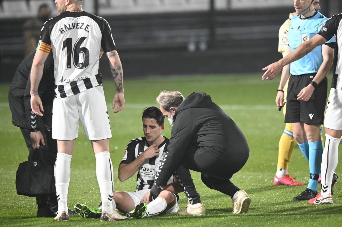 Juanto sufrió un golpe en la acción del penalti.