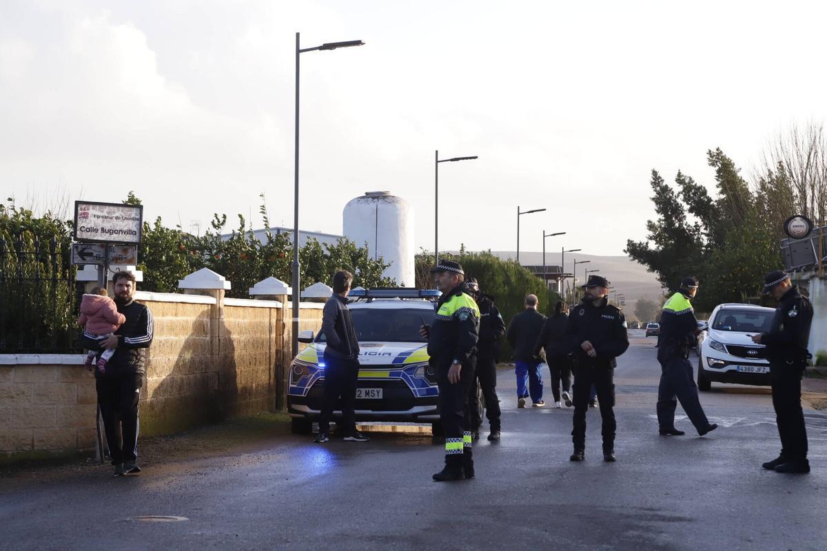 Cuerpos de seguridad actúan en las zonas desalojadas de Córdoba.
