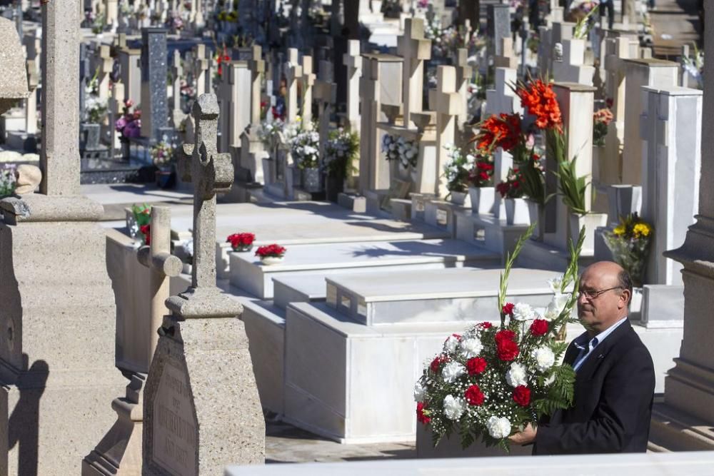 Día de Todos Los Santos en el cementerio de Los Remedios (Cartagena)