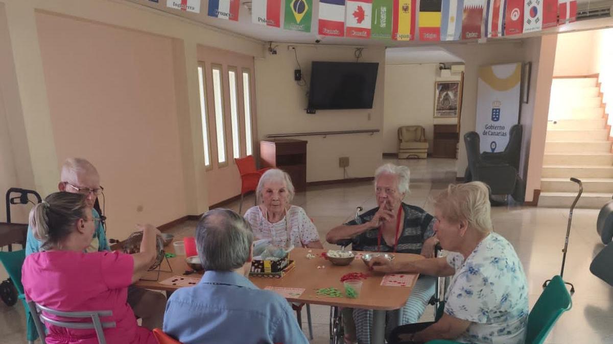 Un grupo de residentes de la casa hogar Nuestra Señora de las Nieves, en el estado de Aragua (Venezuela), durante una de las actividades que realizan normalmente.