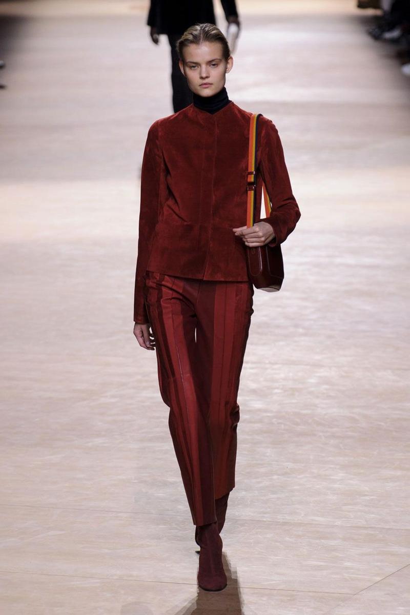 Hermès Otoño-Invierno 2015-16, chaqueta y pantalón en rojo