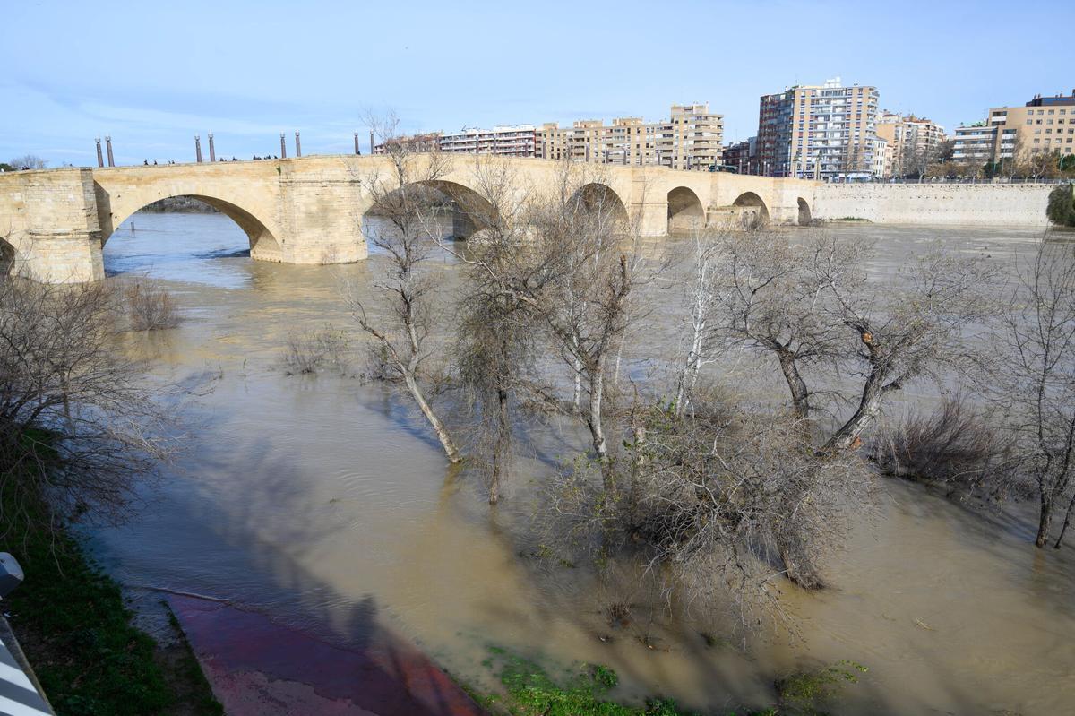 EN IMÁGENES | Crecida del río Ebro a la altura de Zaragoza