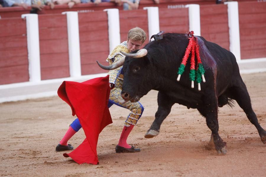 Toros en San Pedro: Cayetano, por la puerta grande