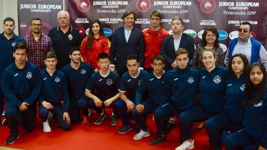 Presentación celebrada ayer junto al equipo de lucha del CGTD. // Rafa Vázquez