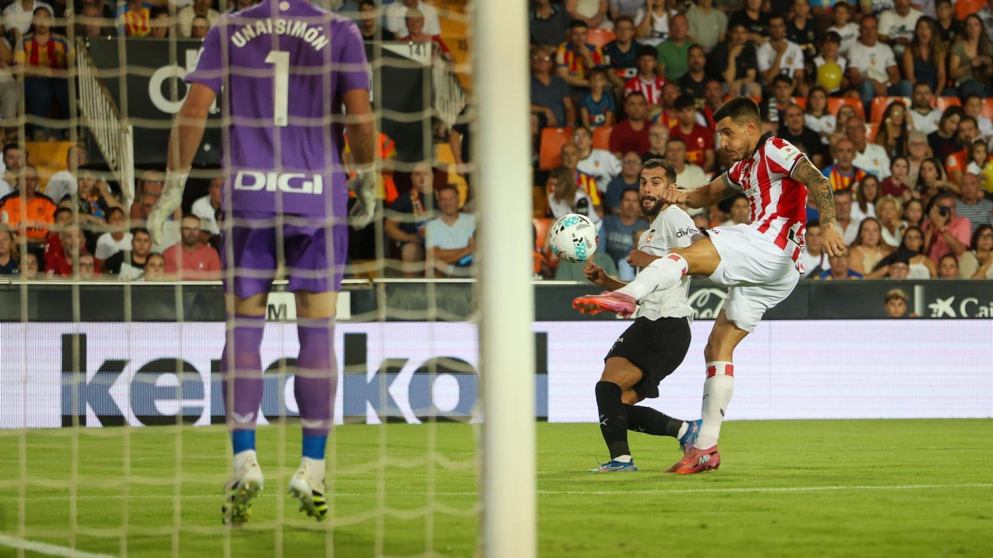 El Valencia CF - Athletic Club jugado en Mestalla, en imágenes