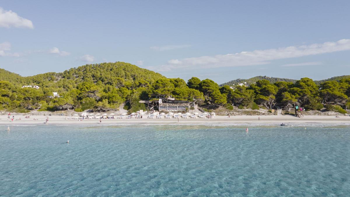 Beso Beach Ibiza es un restaurante de playa y beach club de referencia en Ibiza.