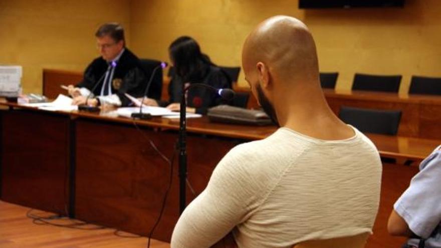 Jutgen un jove que s&#039;enfronta a 17 anys de presó per violar i apallissar l&#039;exparella a Figueres