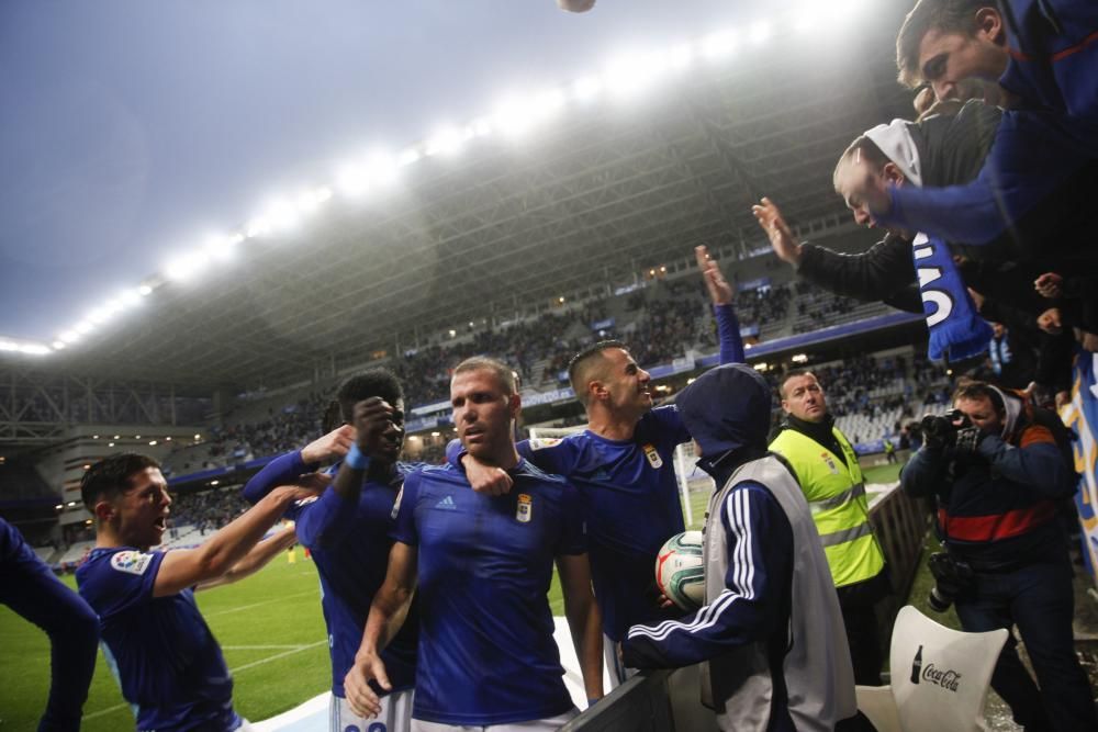 El partido entre el Real Oviedo y el Rayo Vallecano, en imágenes