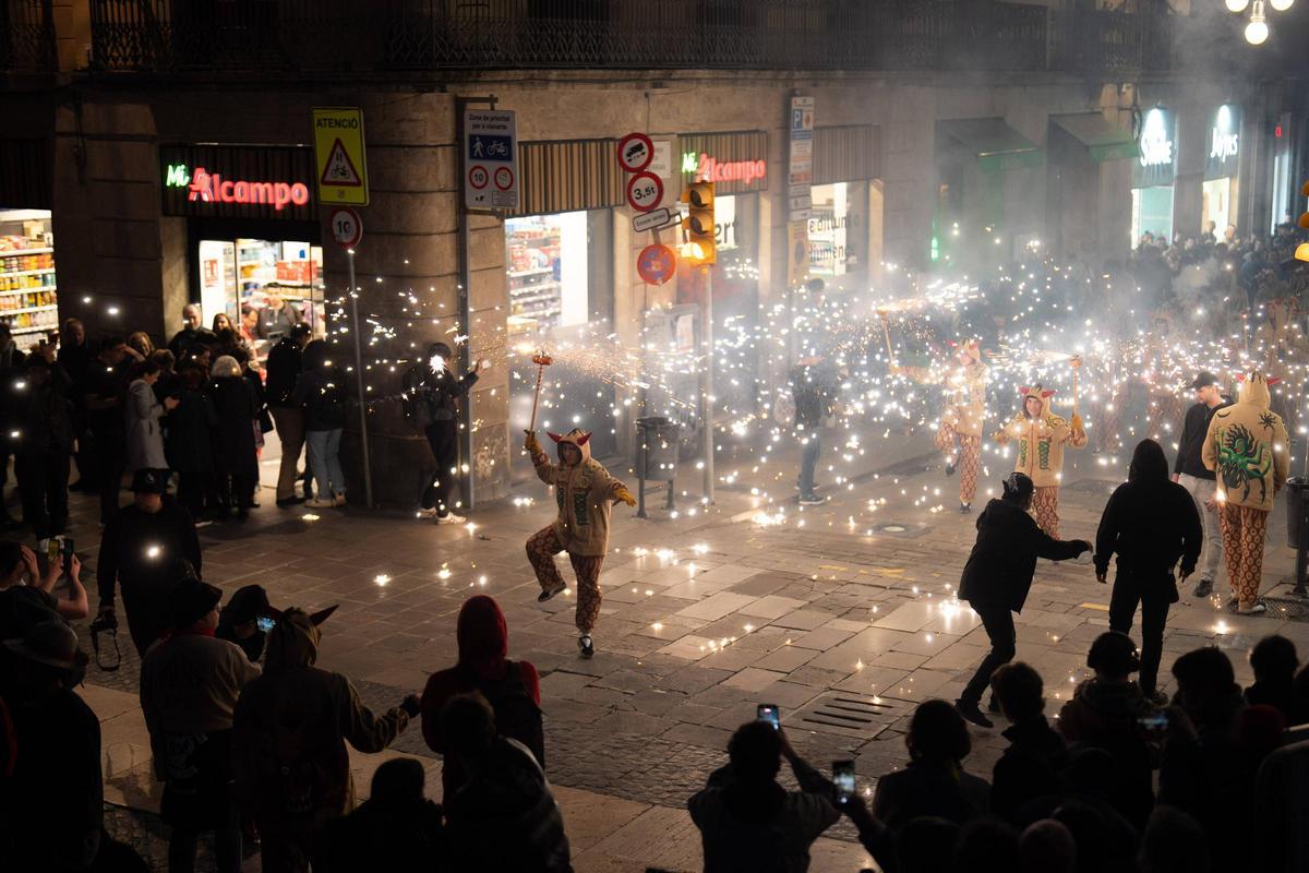 Cercavila conmemorativa de los 425 años de los Gegants del Pi.