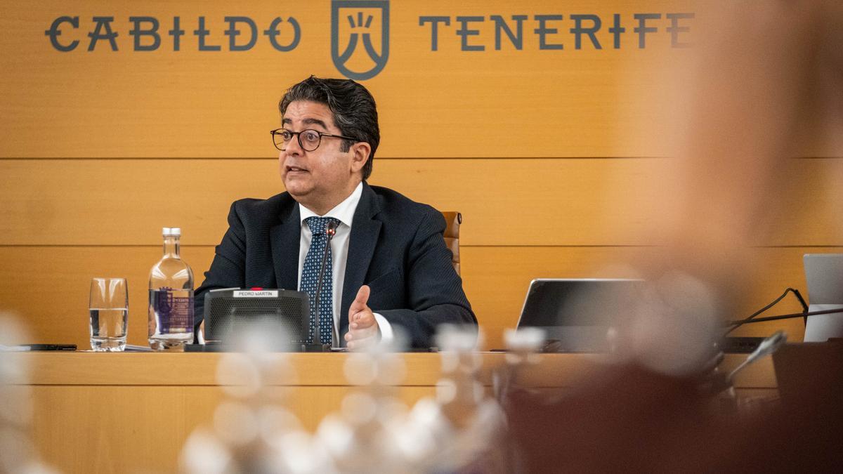 Pedro Martín, presidente del Cabildo de Tenerife, este viernes, durante el pleno.