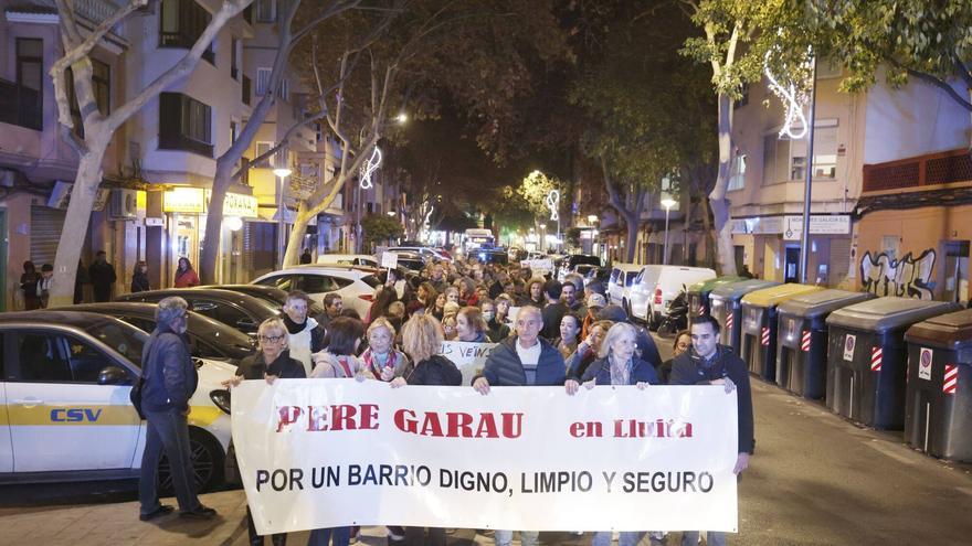 VÍDEO | Los vecinos de Pere Garau exigen que se actúe contra el incivismo