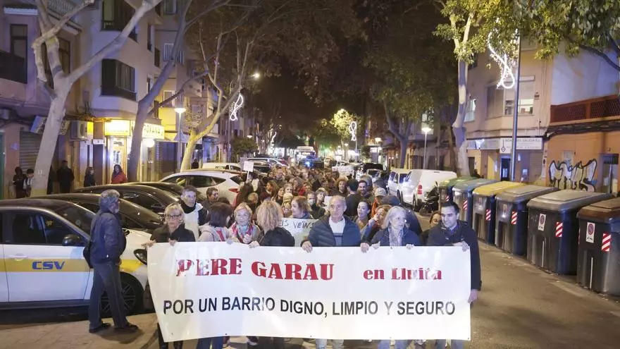 VÍDEO | Los vecinos de Pere Garau exigen que se actúe contra el incivismo