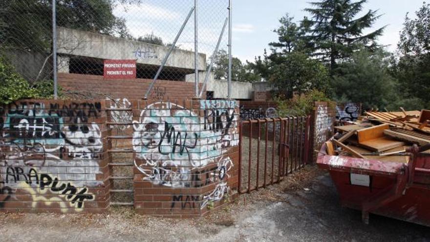 Ja han començat les obres a l&#039;edifici, ple de pintades