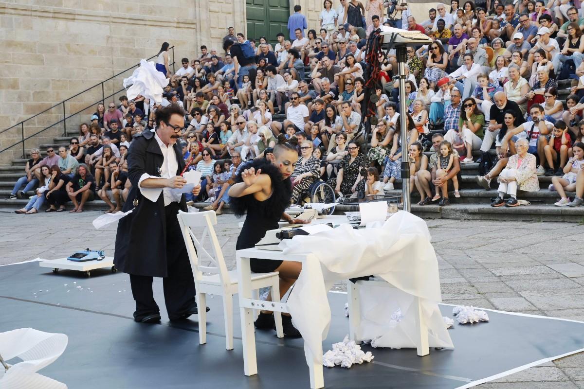 Paula Quintas y Arturo Covas en otra escena de ‘Royal’ en la Quintana.