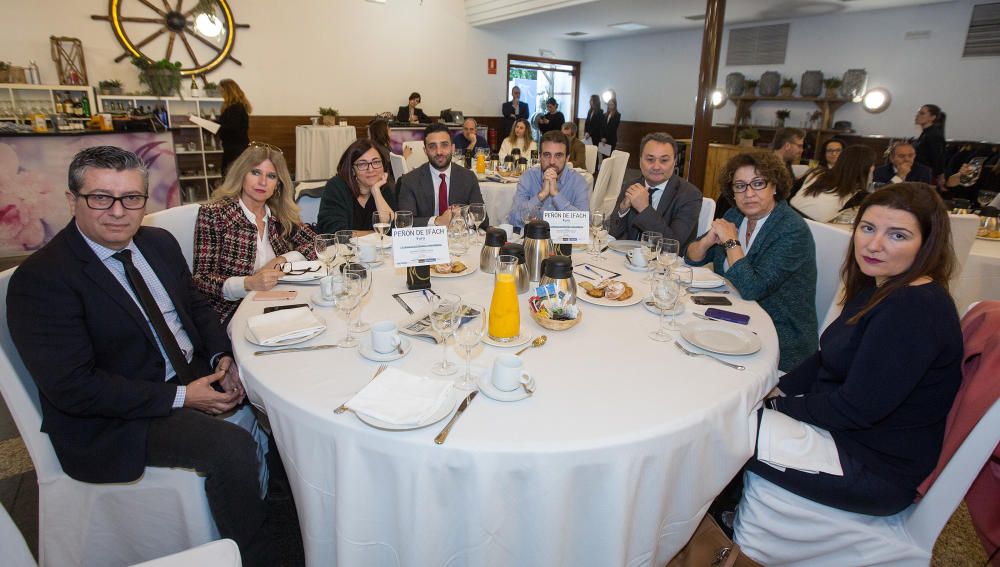 El edil del PSOE Fernando Marcos, la portavoz municipal del PSOE, Eva Montesinos; la directora de gabinete de la Conselleria de Sanidad, Trinidad Amorós; el de Justicia, Darío Moreno; el jefe de Política de INFORMACIÓN, Pere Rostoll; el candidato del PSOE a la Alcaldía y director del Teatro Principal, Francesc Sanguino; la presidenta del PSPV, Juana Serna; la asesora municipal Sonia Rodríguez.